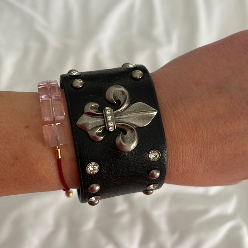 Unbranded Leather Fleur-de-Lis Adjustable Bracelet